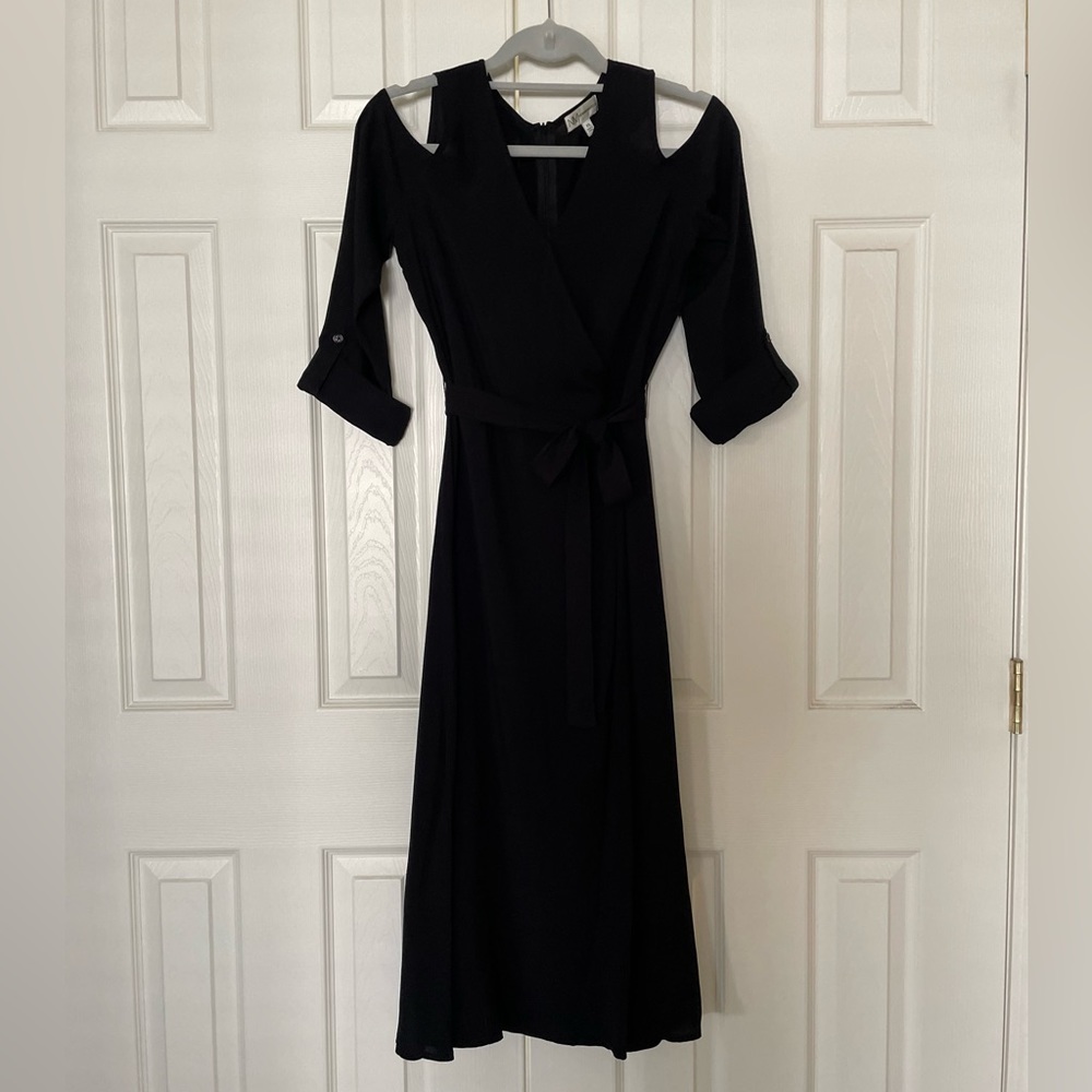 Neiman Marcus Women's Black Cold
Shoulder Faux Wrap Midi Dress - Size XS